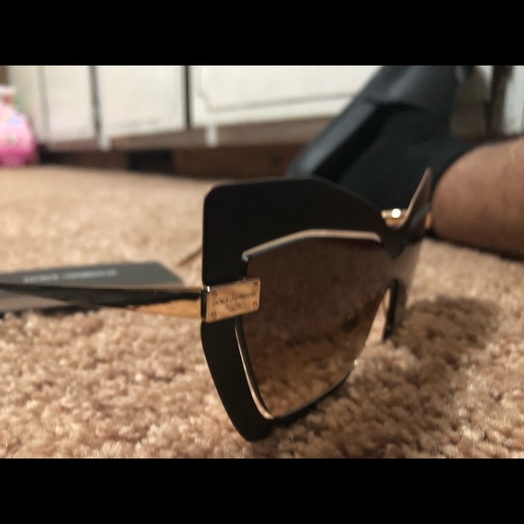 Dolce & gabbana sun glasses - Picture 7 of 8